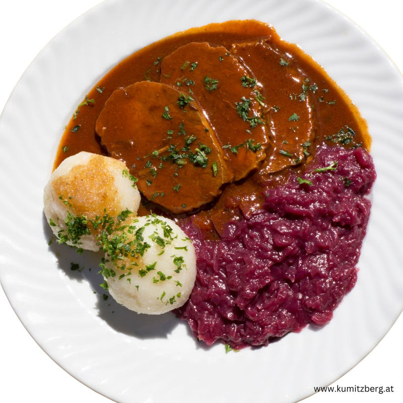 Hirschbraten mit Rotkraut und Brezenknödel - kumitzbervg.com