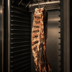 Dry Aged Steak ca. 1,3kg vom Rinderrücken mit Knochen – mind. 29 Tage gereift | Premium Rindfleisch aus Österreich - kumitzbervg.com