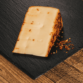 Heumilch - Chili - Käse – 300 g | Österreichischer Hartkäse mit Chilimischung | 45 % Fett i.Tr. - kumitzbervg.com