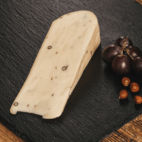 Kräuterkäse von der Loosbühelalm – 300 g | Rotschmiergereifter Schnittkäse mit Kräutern & Chili | 45 % F.i.T. - kumitzbervg.com